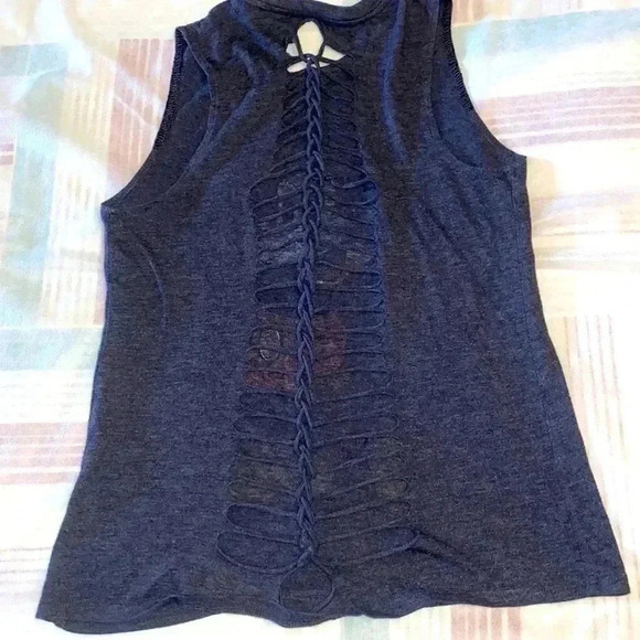 Mickey Mouse almost vintage simple top  with open back - Picture 5 of 6